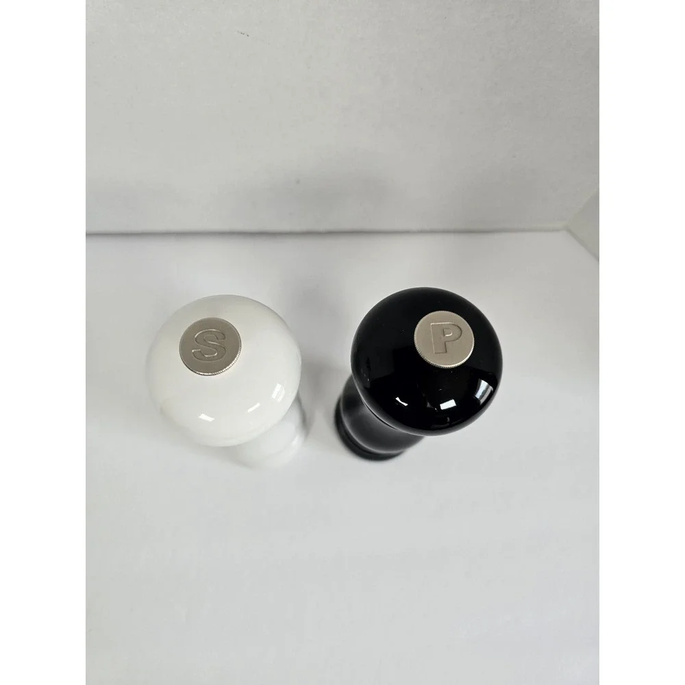 Le Creuset Salt and Pepper Mill Set Black and White Ceramic Grinder 8 Inch